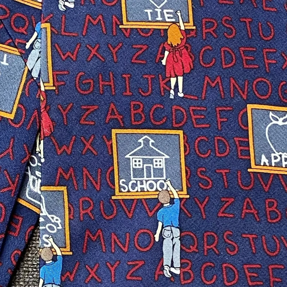 Vichy Davis “CHALK IT UP” School Tie